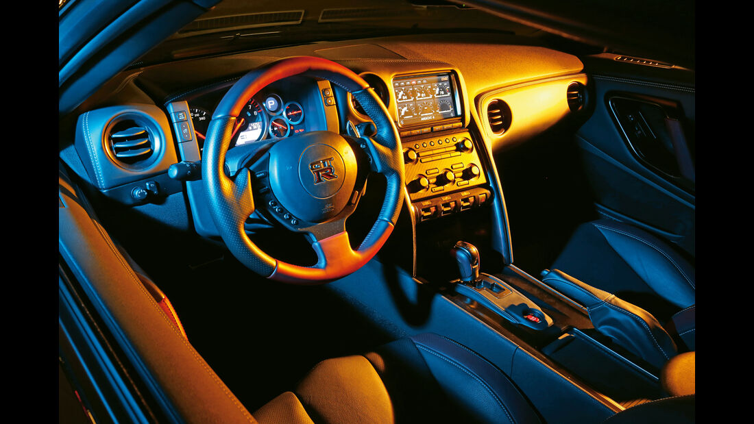 Nissan GT-R Track Edition, Cockpit
