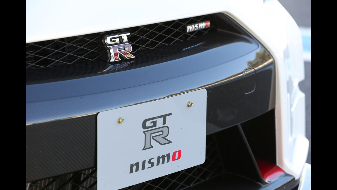 Nissan GT-R, Typenbezeichnung, Kühlergrill
