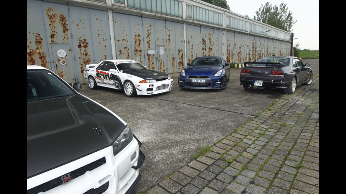 Nissan GT-R, verschiedene Modelle, Parkplatz
