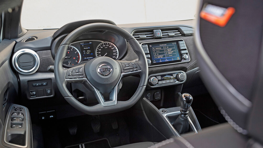 Nissan Micra DIG-T 117, Cockpit