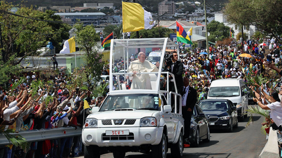 Nissan NP300 Popemobile, Papst, Papamobil