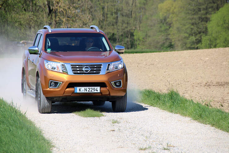 Nissan Navara Geht Während Der Fahrt Aus Nissan Navara NP300 Double Cab 2.3 dCi im Test (Technische Daten