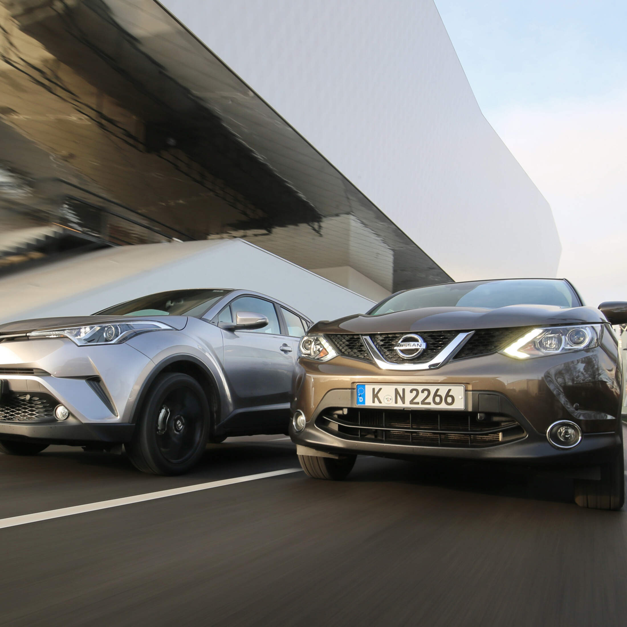 nissan qashqai vs toyota c hr