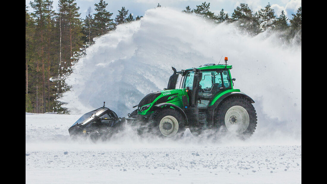 Nokian Valtra Traktor Weltrekord Schneeräumen