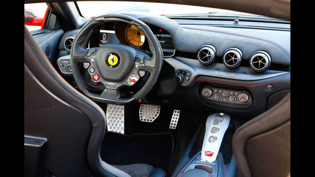 Novitec-Ferrari F12 N-Largo, Cockpit, Lenkrad
