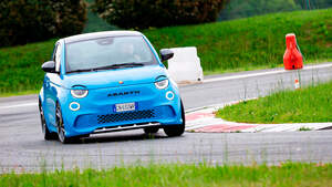 Nuova Abarth 500e. 