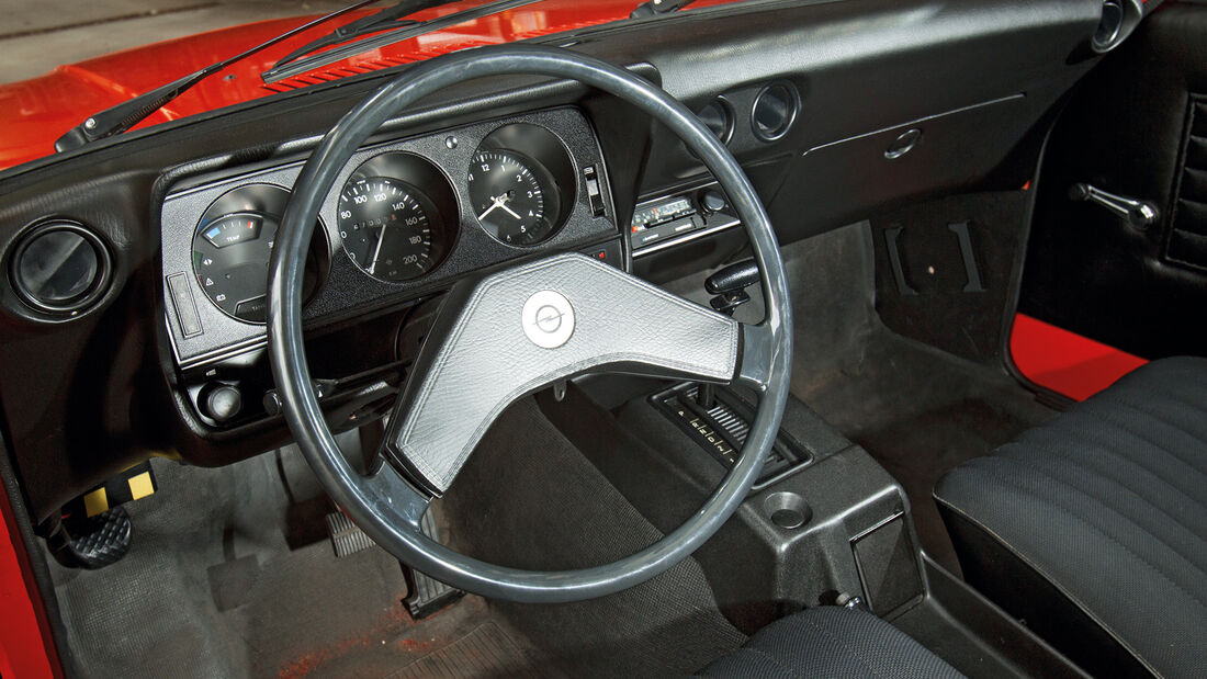 Opel Ascona, Lenkrad, Cockpit