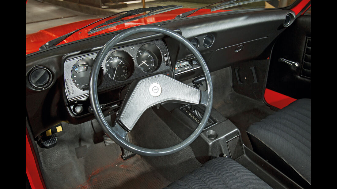 Opel Ascona, Lenkrad, Cockpit