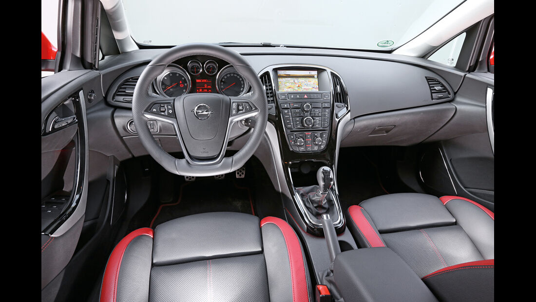 Opel Astra 2.0 CDTi BiTurbo, Cockpit