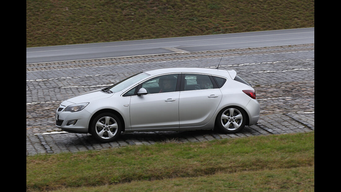 Opel Astra, Bodenwellen, Fahrwerk