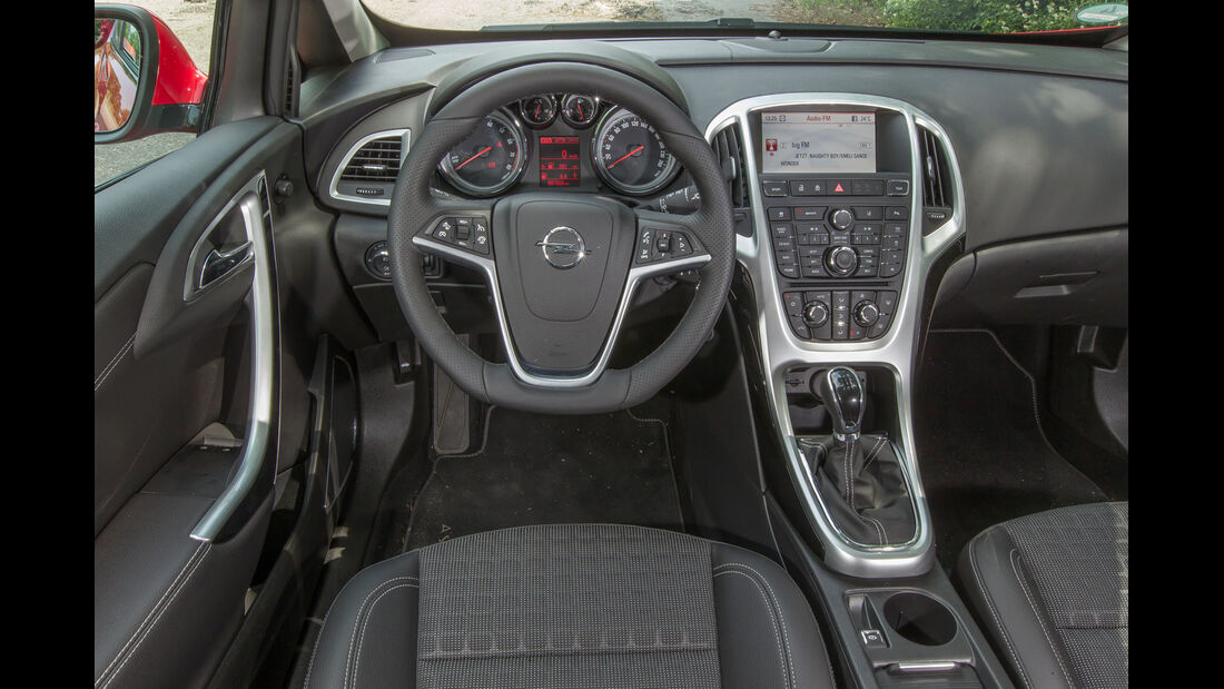 Opel Astra GTC 1.4 Turbo, Cockpit
