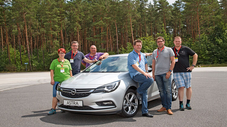 Neuer Opel Astra Im Testdrive Leser Testen Opels Kompaktwagen Auto Motor Und Sport