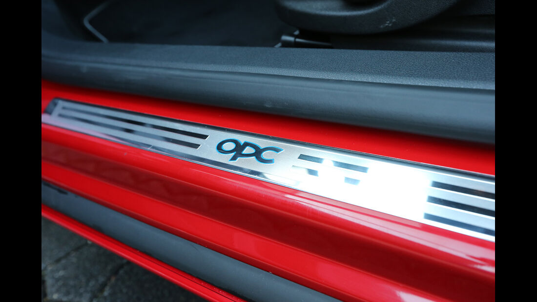 Opel Astra OPC, Fußleiste