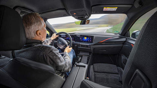 Opel Astra Plug-in Hybrid, Cockpit