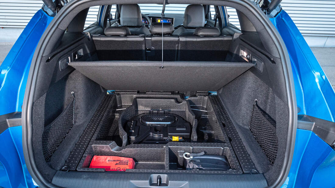 This Opel Astra J Sports Tourer Kofferraum Feature Will Blow Your Mind! - isd5mwt