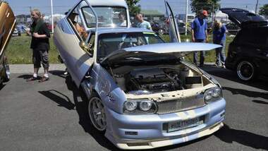 Opel Astra mit Flügeltüren