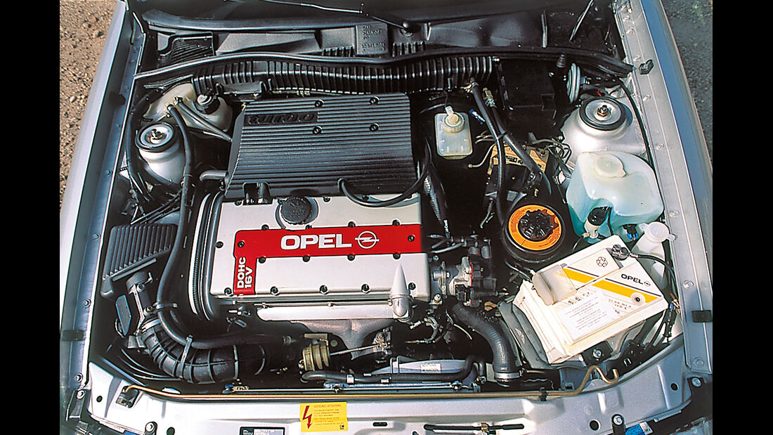 Opel Calibra, Motor