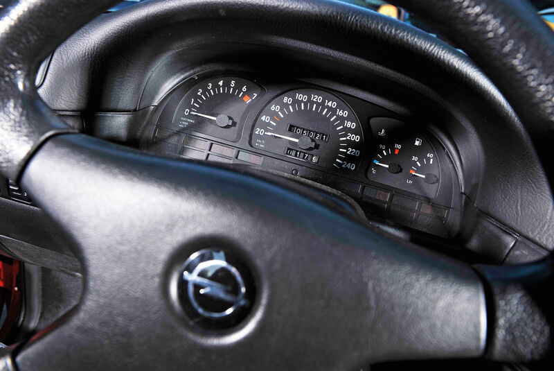 Opel Calibra, Rundinstrumente, Lenkrad