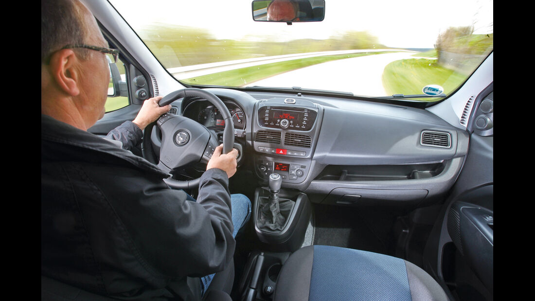 Opel Combo 1.4 Turbo CNG, Cockpit, Lenkrad