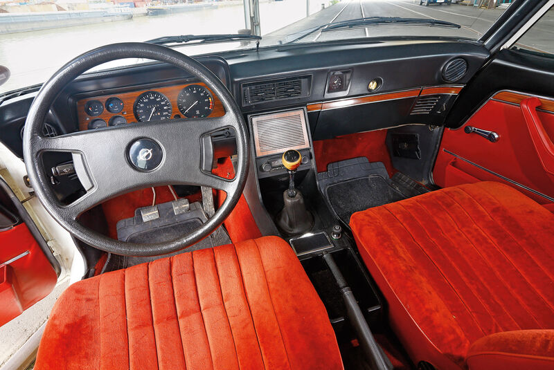 Opel Commodore B, Cockpit