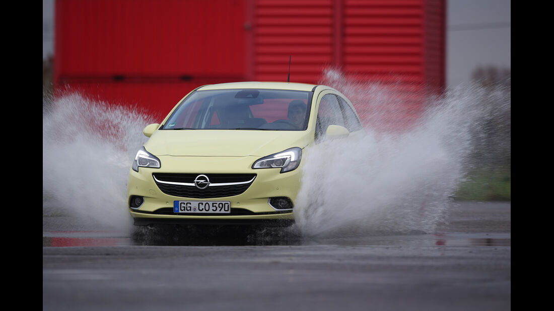 Opel Corsa 1.3 CDTI, Frontansicht, Wasserdurchfahrt