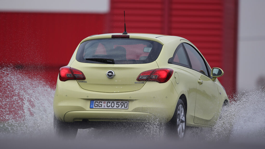 Opel Corsa 1.3 CDTI, Heckansicht, Wasserdurchfahrt