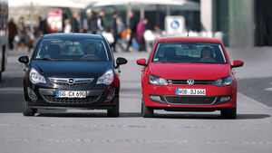 Opel Corsa 1.3 CDTi ECOFLEX, VW Polo 1.6 TDI BMT, beide Fahrzeuge, Frontansicht