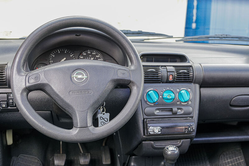 Opel Corsa B (1993-2000), Cockpit
