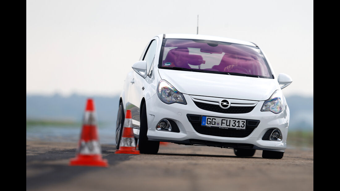 Opel Corsa OPC Nürburgring Edition, Frontansicht, Slalom