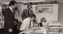 Opel-Designer George Gallion mit Kollegen im Designstudio