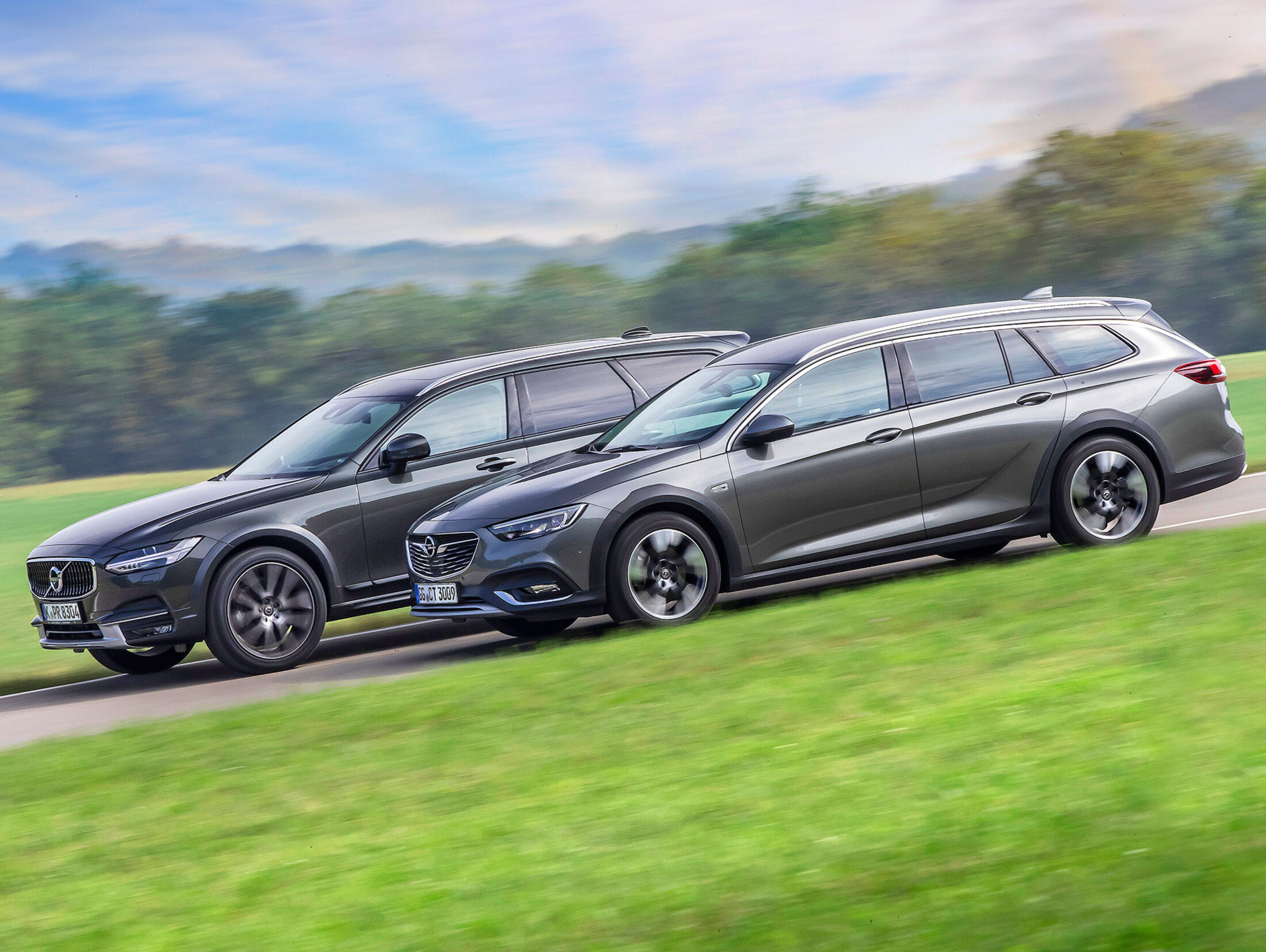 Test: Opel Insignia Country Tourer, Volvo V90 Cross Country