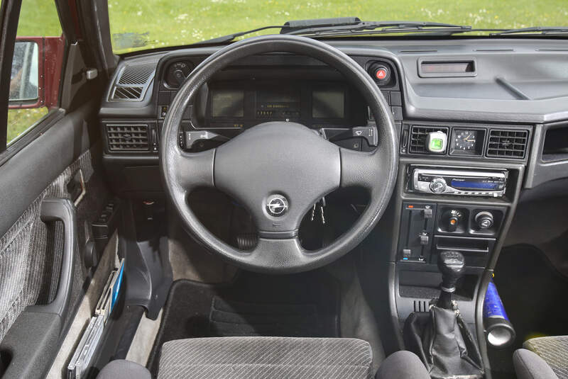 Opel Kadett E 2.0 GSi Cabriolet, Cockpit, Lenkrad