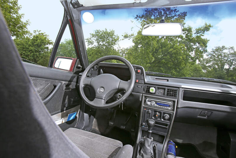 Opel Kadett E 2.0 GSi Cabriolet, Cockpit