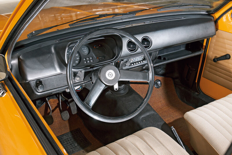 Opel Kadett, Lenkrad, Cockpit