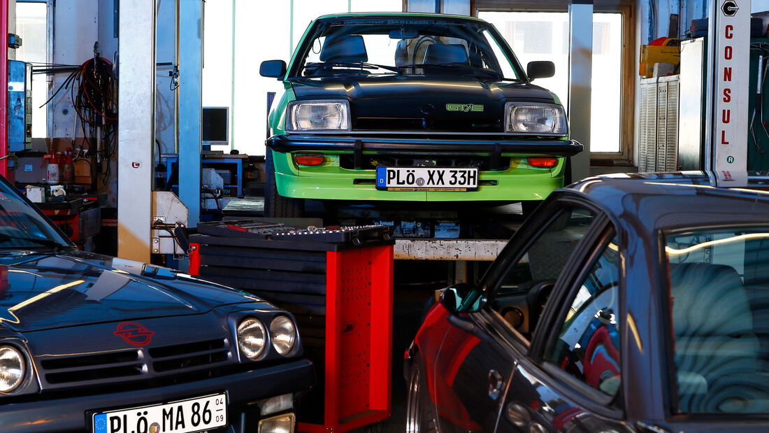 Opel Manta B Motor Klassik Service-Station