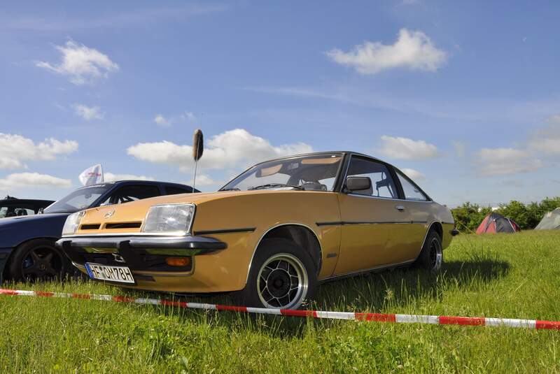 Opel Manta B schräg von vorne