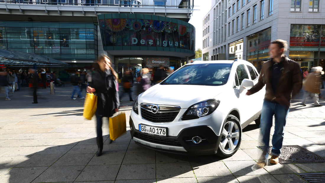 Opel Mokka 1.4 Turbo 4x4, Frontansicht, Einkautstraße