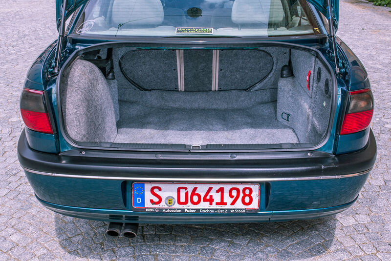 Opel Omega B Mv6, Kofferraum
