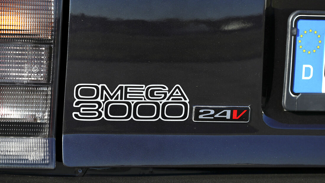 Opel Omega Evolution 500, Schriftzug