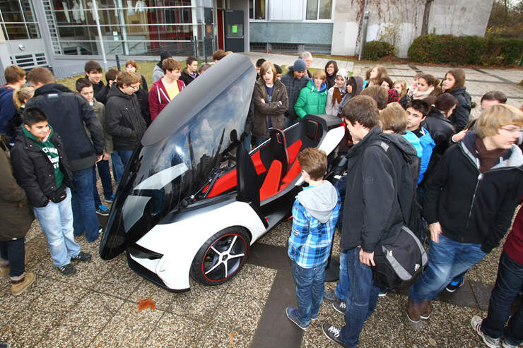 Mit dem Opel RAK-e auf Klassenfahrt: Tschüss Eltern, Tschüss Chauffeur