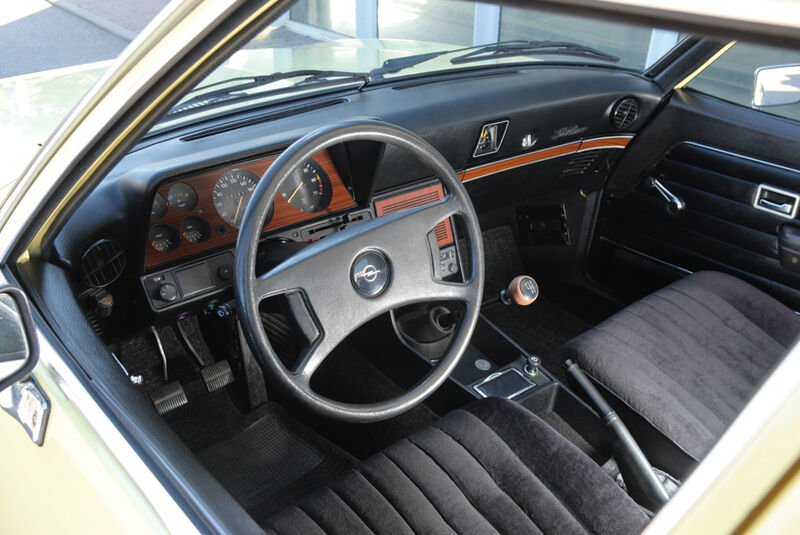 Opel Record 2000 Berlina, Cockpit
