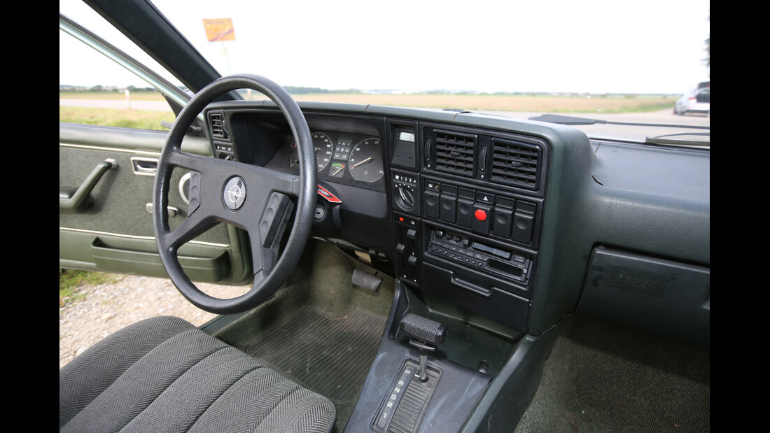Opel Senator 2.5 E, Cockpit