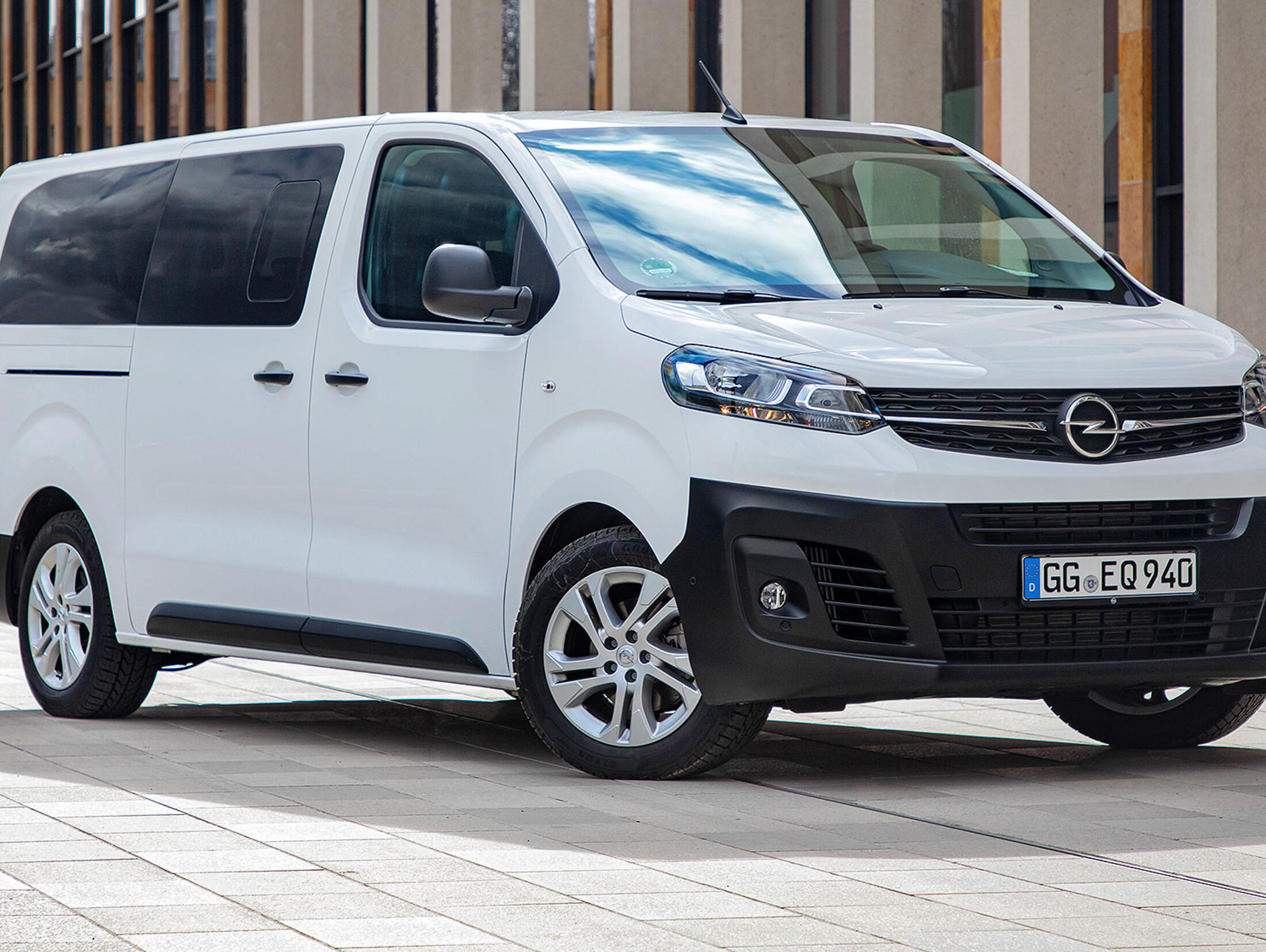 Opel Vivaro Kombi: Personentransporter für Familie oder Gewerbe