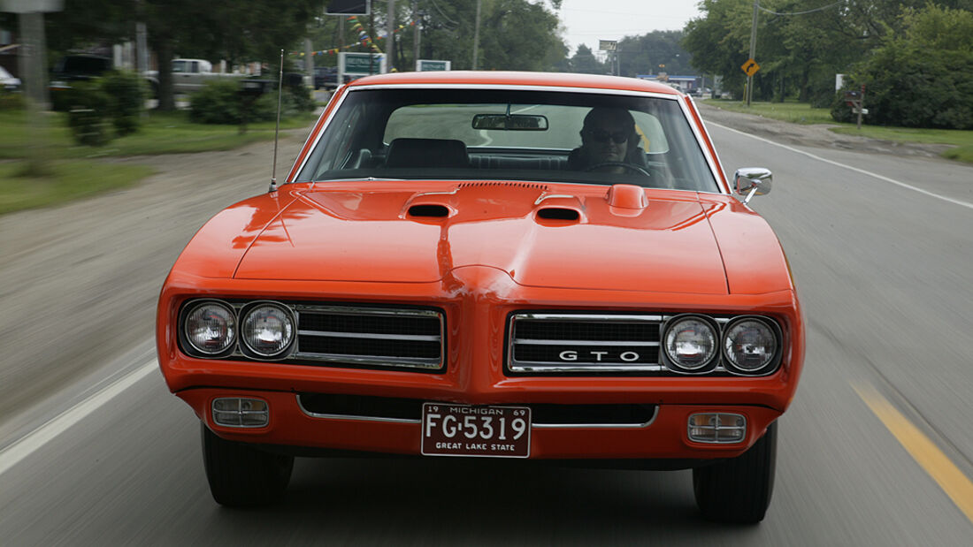 Orangener Pontiac GTO - Frontansicht