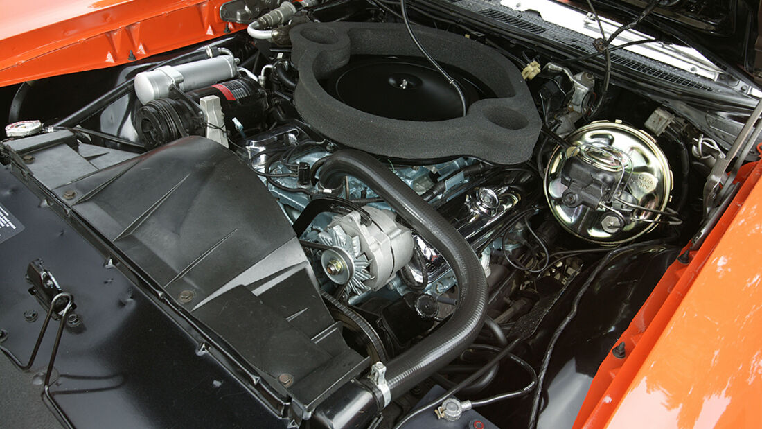 Orangener Pontiac GTO - Motorraum - Big-Block - V8