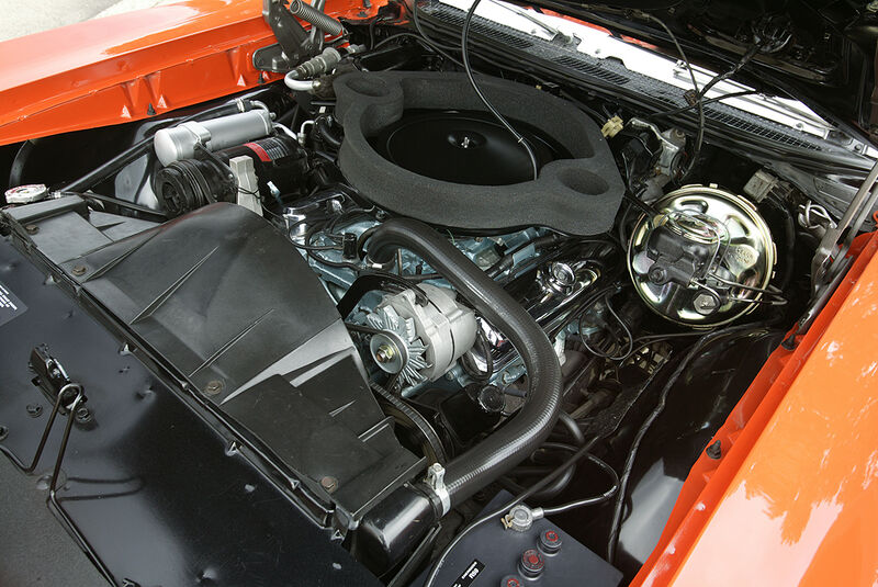 Orangener Pontiac GTO - Motorraum - Big-Block - V8