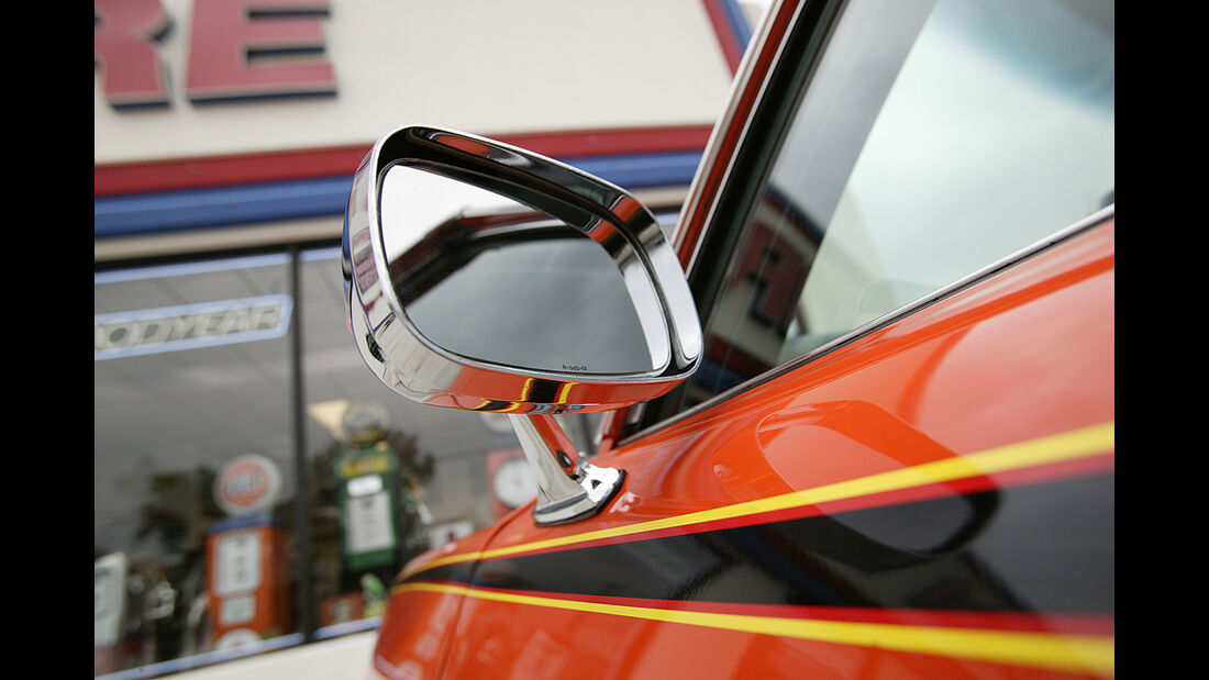 Orangener Pontiac GTO - Zierstreifen