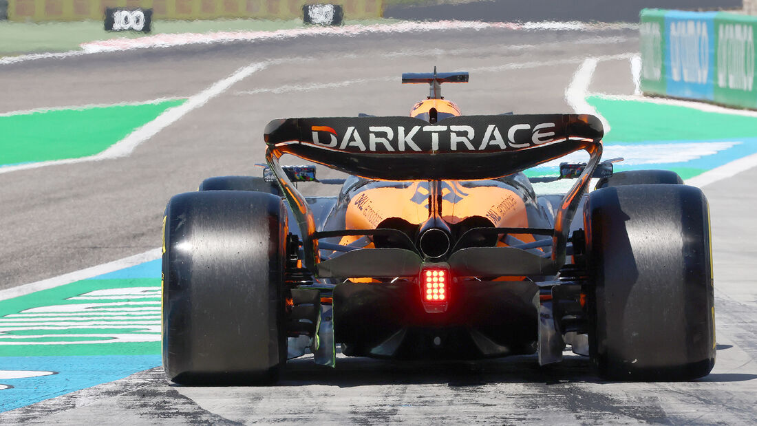 Oscar-Piastri-McLaren-F1-Test-Bahrain-21