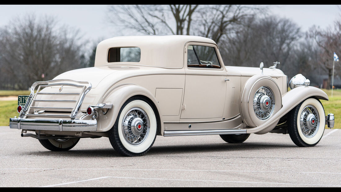 Packard Deluxe Eight Stationary Coupe (1932)