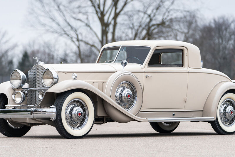 Packard Deluxe Eight Stationary Coupe (1932)